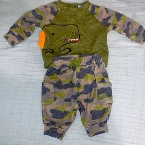 ROBEEZ NEWBORN DINOSAUR & CAMOUFLAGE OUTFIT